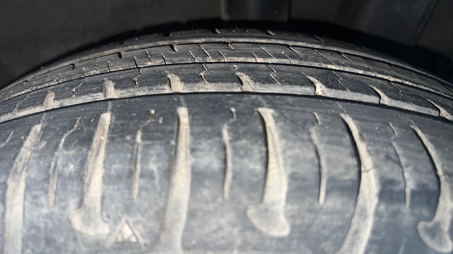 Used 2015 Hyundai Grand i10 Sportz 1.2 Kappa VTVT Petrol Manual tyres LEFT REAR TYRE TREAD VIEW