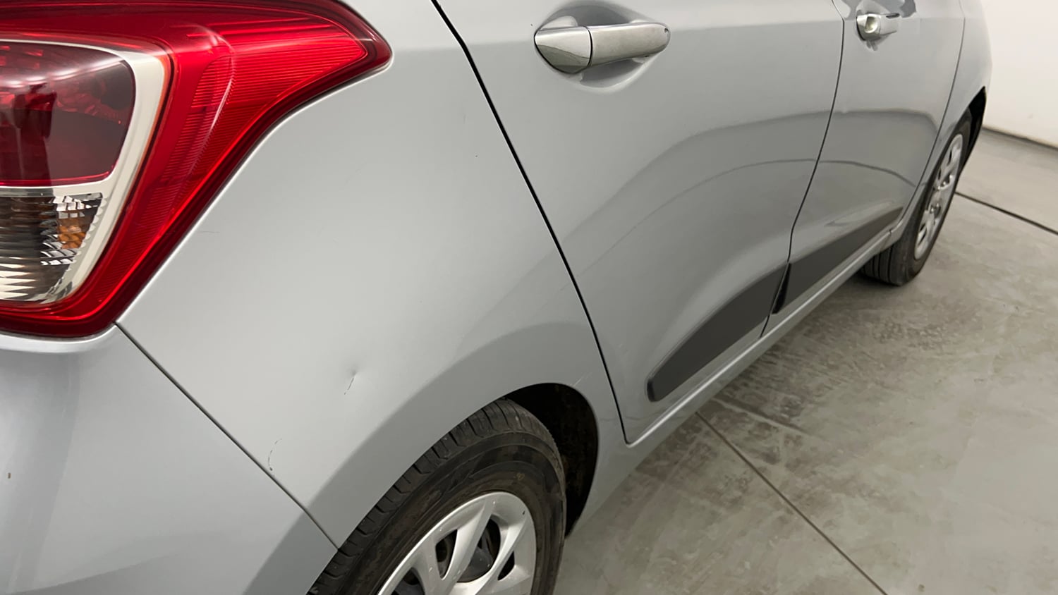 Used 2019 Hyundai Grand i10 Sportz 1.2 Kappa VTVT CNG (Outside Fitted) Cng Manual dents MINOR DENT