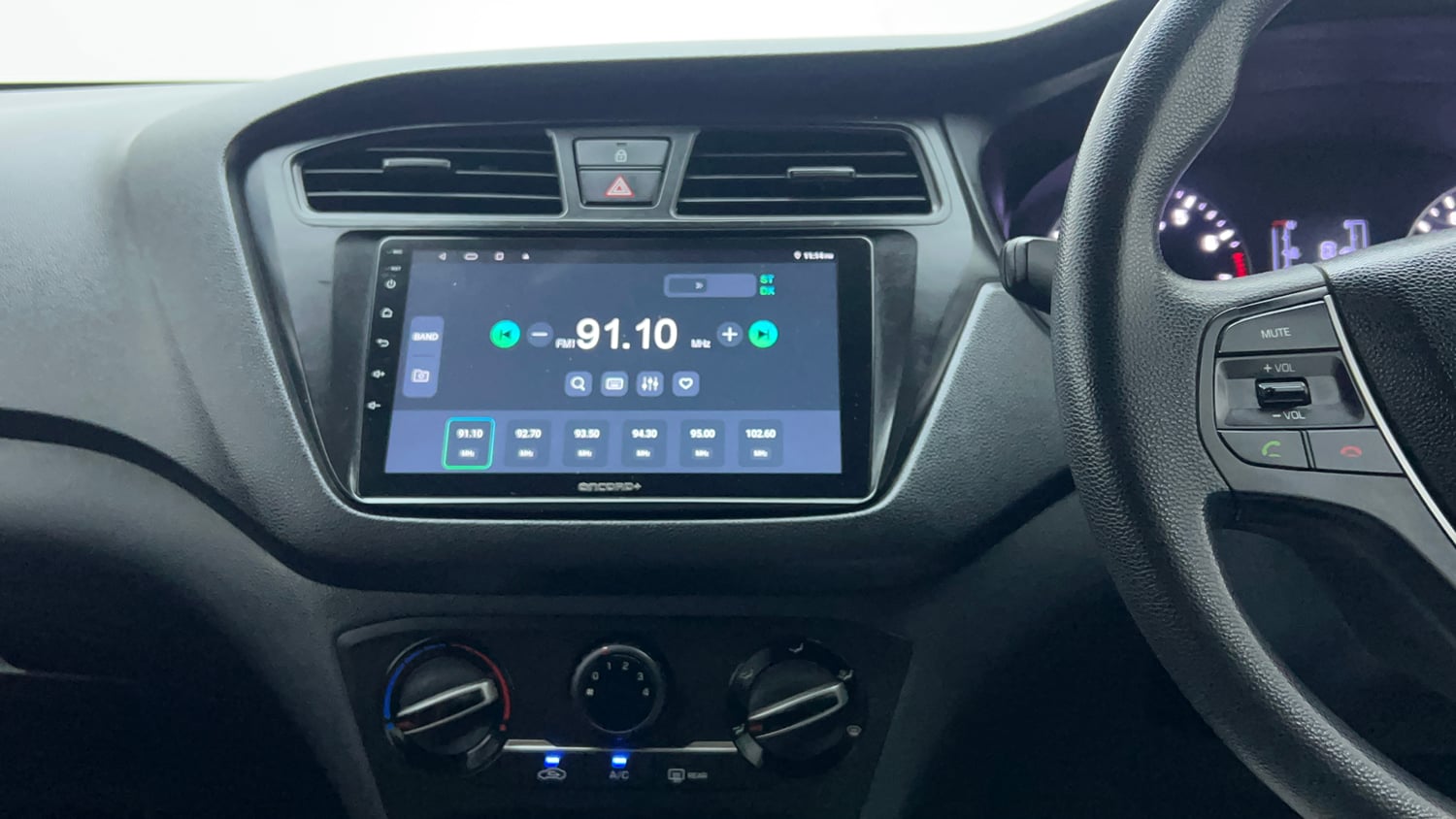 Used 2016 Hyundai i20 Active 1.2 S Petrol Manual top_features Integrated (in-dash) music system