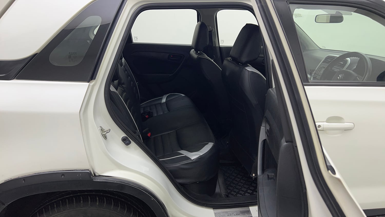 Used 2019 Maruti Suzuki Vitara Brezza [2016-2020] VDi Diesel Manual interior RIGHT SIDE REAR DOOR CABIN VIEW