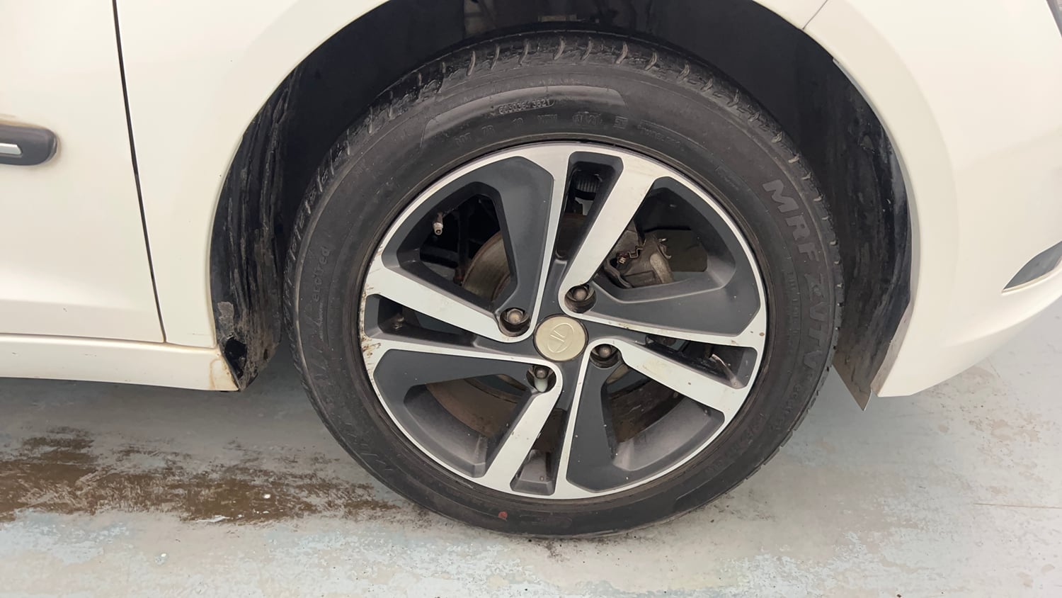Used 2021 Tata Altroz XZ Petrol Petrol Manual tyres RIGHT FRONT TYRE RIM VIEW