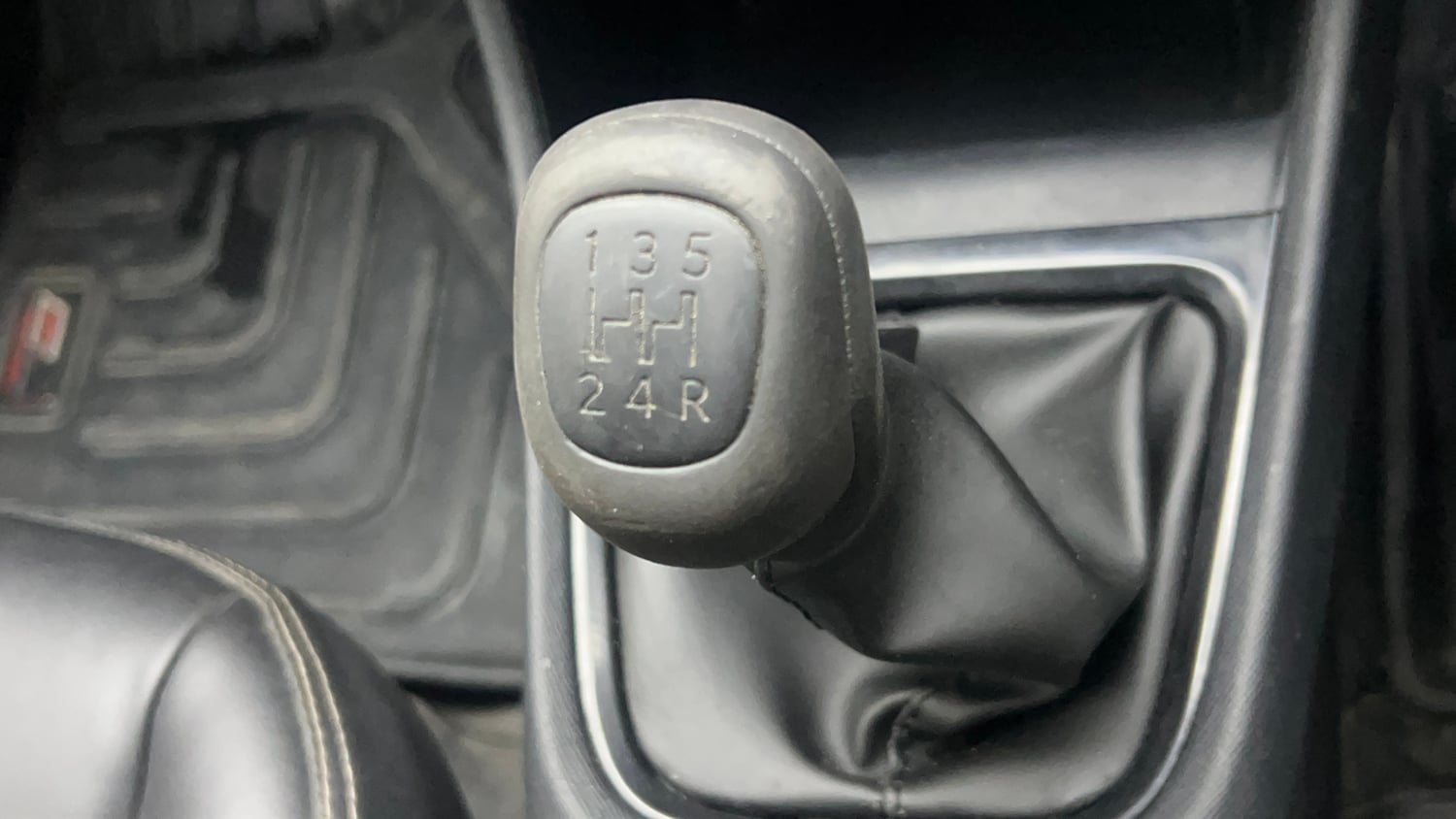 Used 2022 Tata Punch Pure MT Petrol + CNG(Outside Fitted) Cng Manual interior GEAR  KNOB VIEW