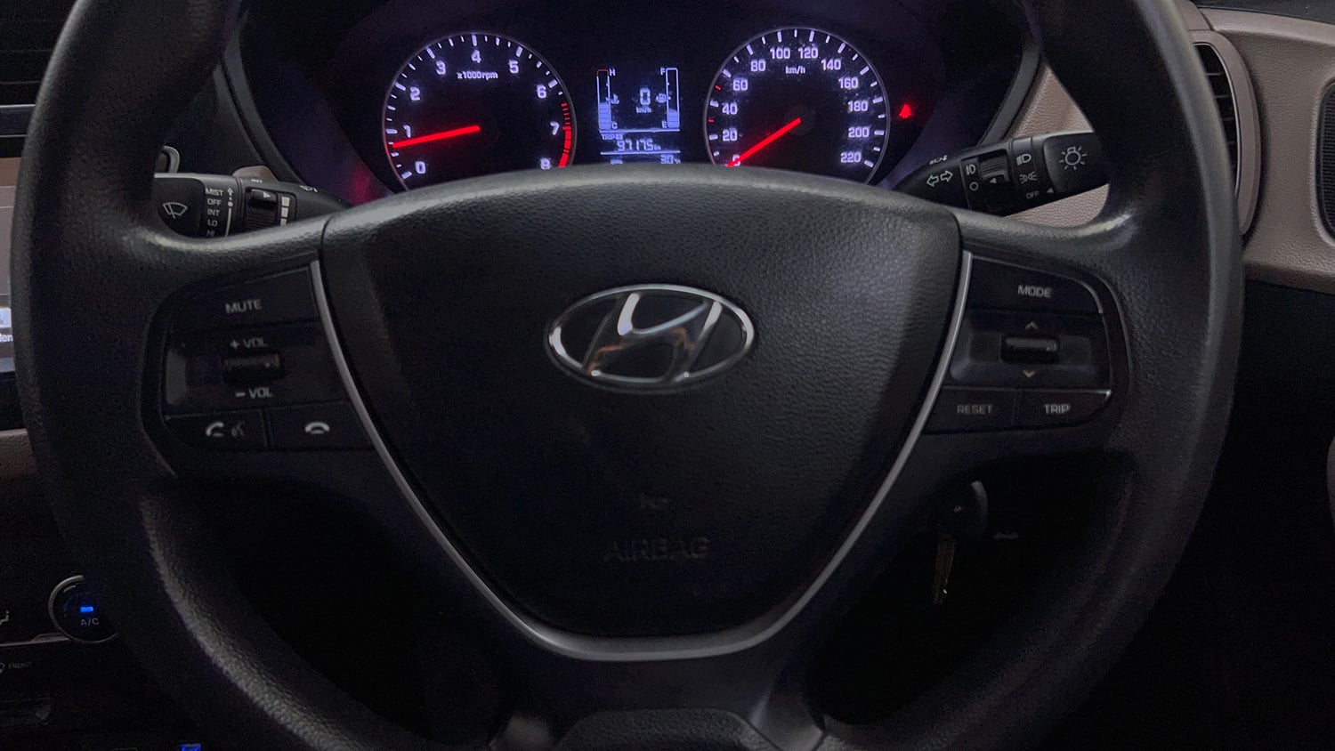 Used 2018 Hyundai Elite i20 Asta 1.2 AT Petrol Automatic top_features Airbags