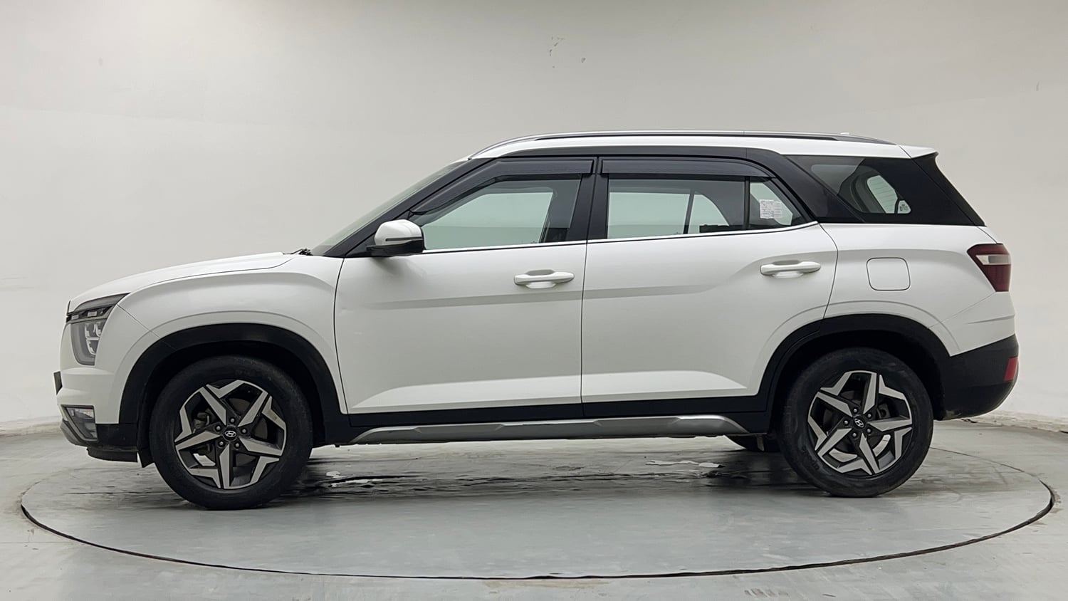 Used 2022 Hyundai Alcazar Prestige Exe (O) 7 STR 1.5 Diesel AT Diesel Automatic exterior LEFT SIDE VIEW