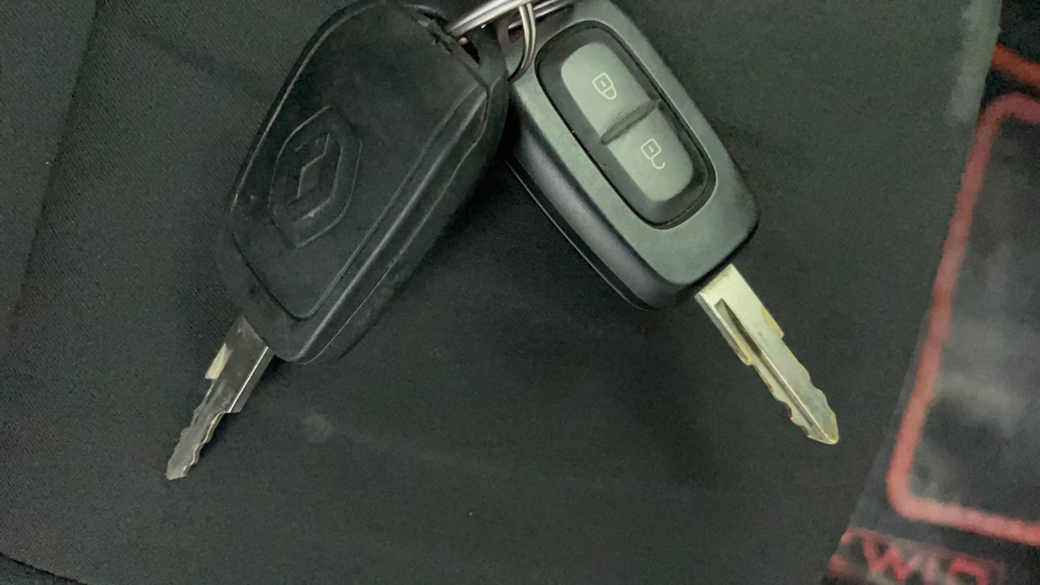 Used 2016 Renault Kwid 1.0 RXT Petrol Manual extra CAR KEY VIEW
