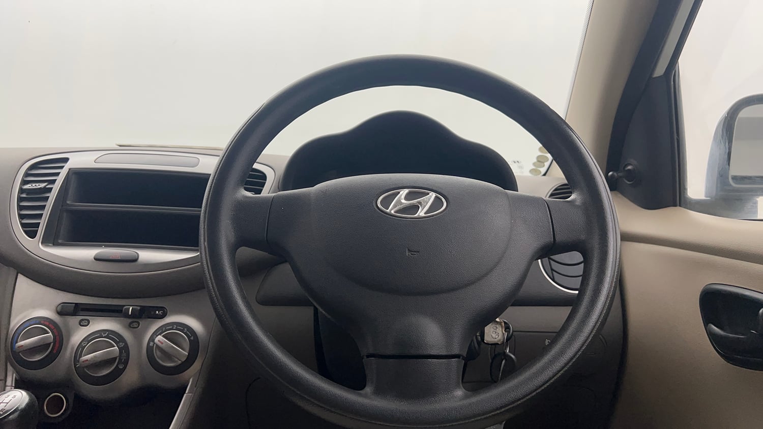 Used 2013 Hyundai i10 Era 1.1 iRDE2 Petrol Manual interior STEERING VIEW