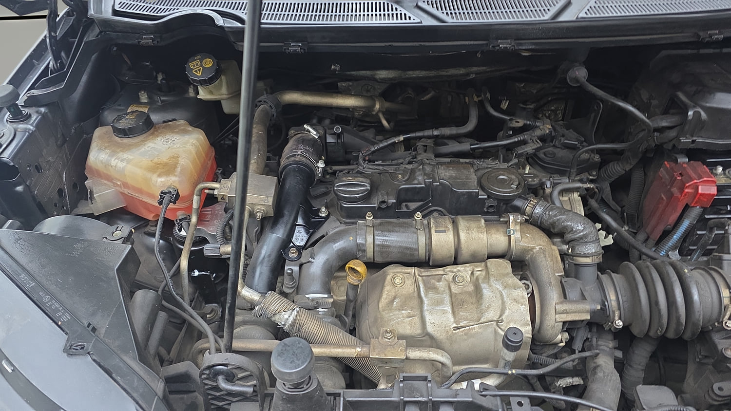 Used 2015 Ford EcoSport Titanium 1.5 TDCi Diesel Manual engine ENGINE RIGHT SIDE VIEW