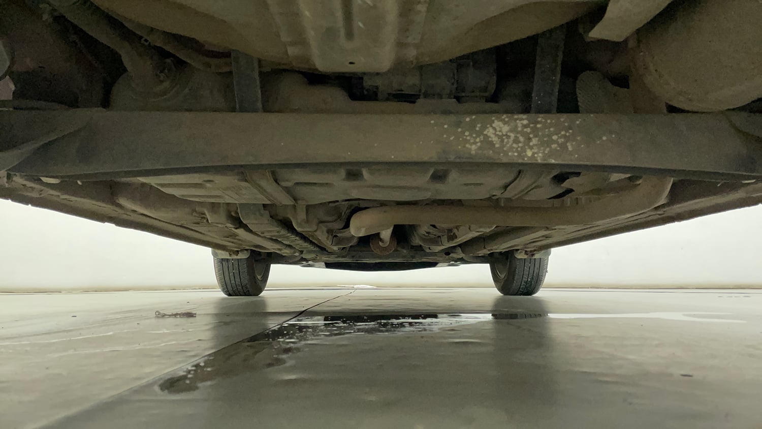 Used 2020 Hyundai Elite i20 Asta 1.2 (O) Petrol Manual extra REAR UNDERBODY VIEW (TAKEN FROM REAR)