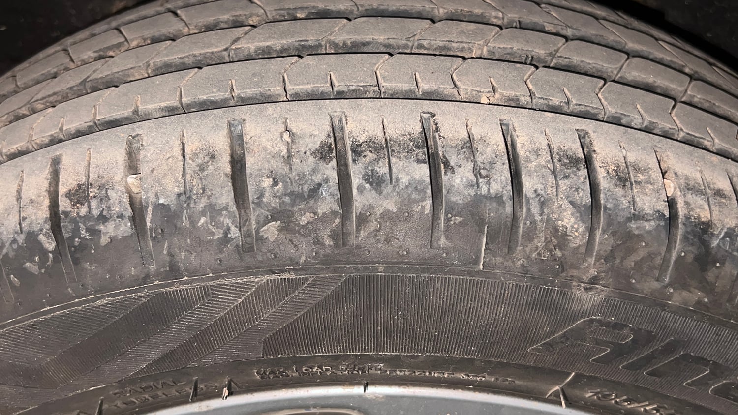 Used 2018 Maruti Suzuki Baleno Zeta 1.2 AT Petrol Automatic tyres LEFT REAR TYRE TREAD VIEW