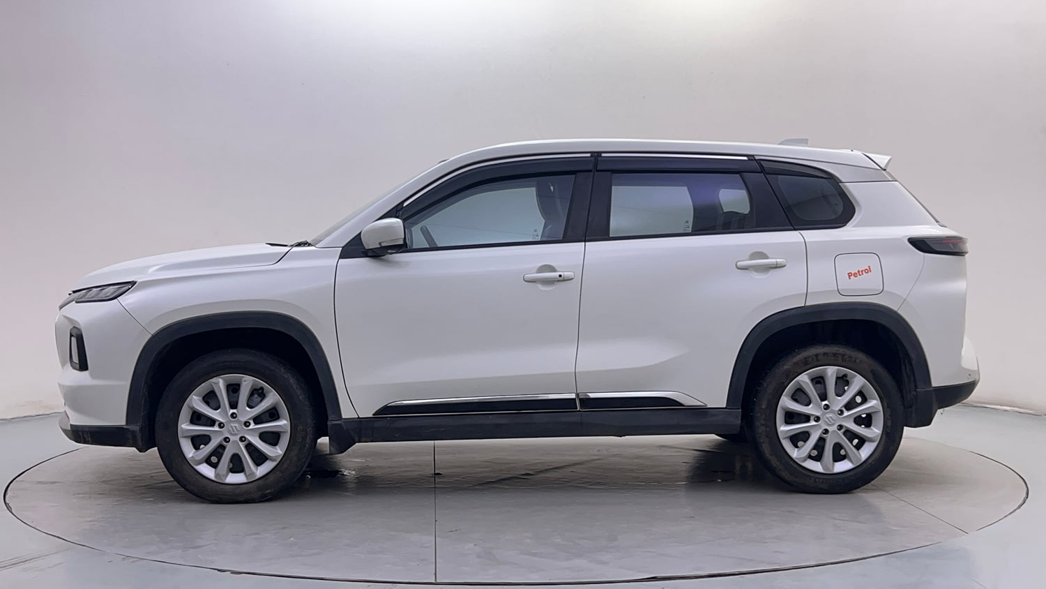 Used 2024 Maruti Suzuki Grand Vitara Delta Smart Hybrid Petrol Manual exterior LEFT SIDE VIEW