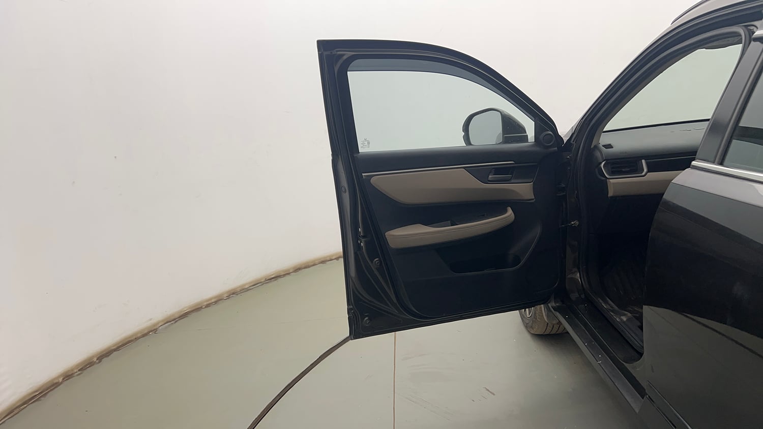Used 2023 Honda Elevate VX MT Petrol Manual interior LEFT FRONT DOOR OPEN VIEW