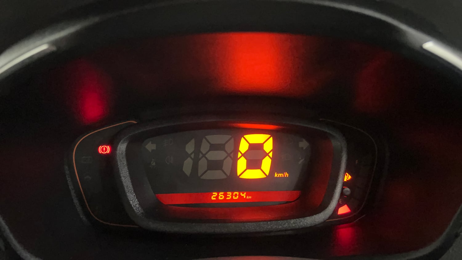 Used 2016 Renault Kwid RXT Petrol Manual interior CLUSTERMETER VIEW