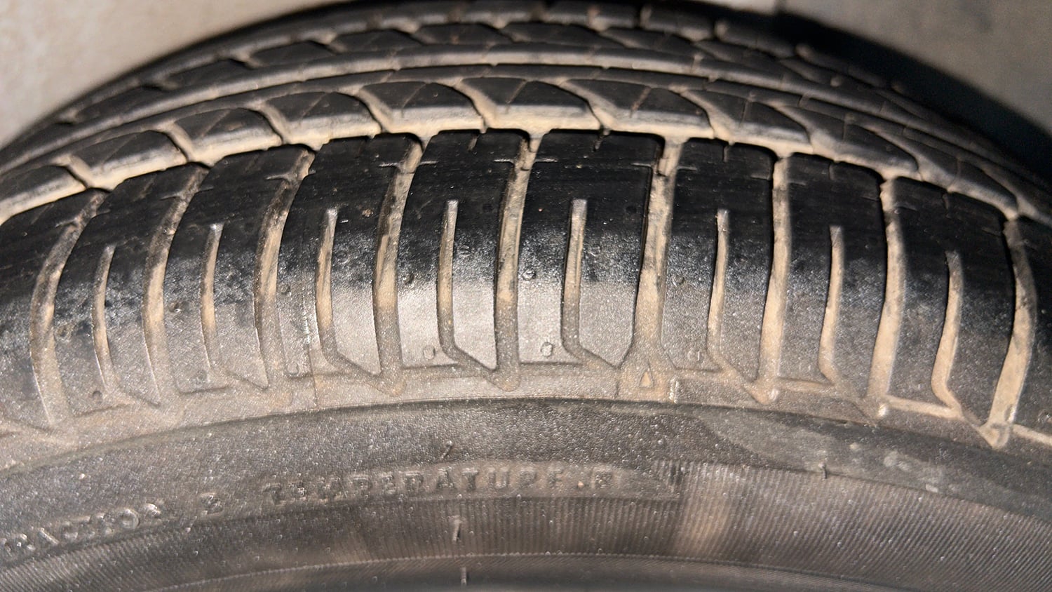 Used 2019 Volkswagen Ameo  1.0 Trendline Petrol + CNG(Outside Fitted) Petrol+cng Manual tyres LEFT REAR TYRE TREAD VIEW