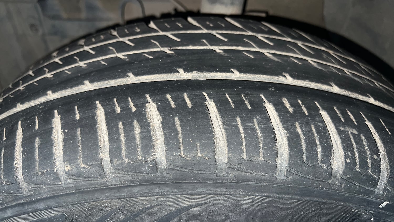 Used 2019 Maruti Suzuki Vitara Brezza [2016-2020] VDi Diesel Manual tyres LEFT FRONT TYRE TREAD VIEW