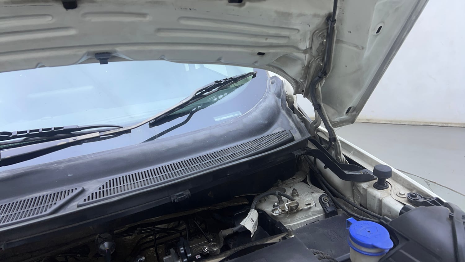 Used 2019 Ford EcoSport Titanium 1.5L TDCi Diesel Manual engine ENGINE LEFT SIDE HINGE & APRON VIEW