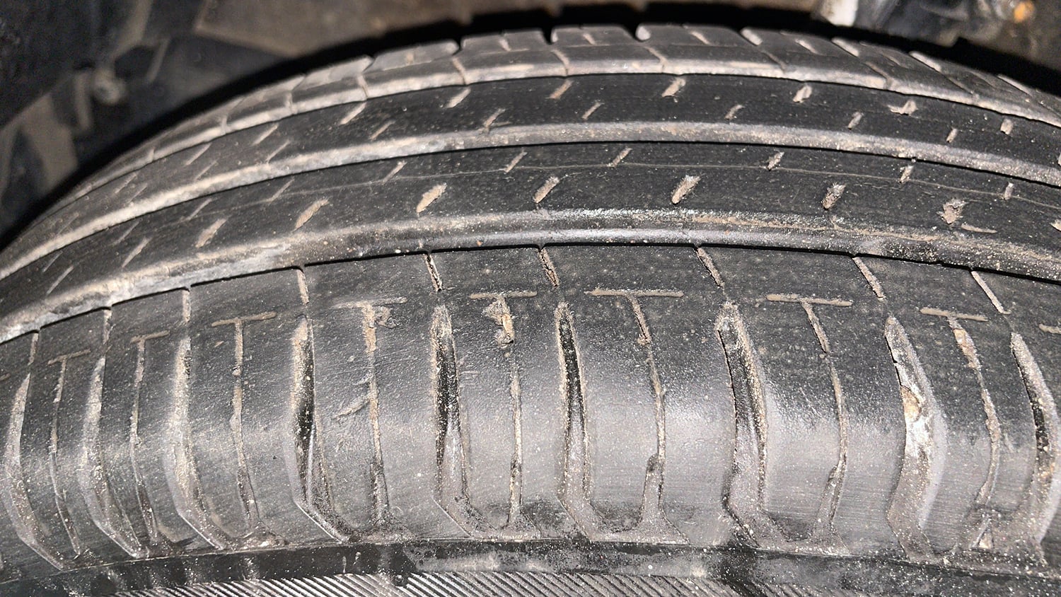 Used 2012 Maruti Suzuki Swift VXi Petrol Manual tyres LEFT FRONT TYRE TREAD VIEW