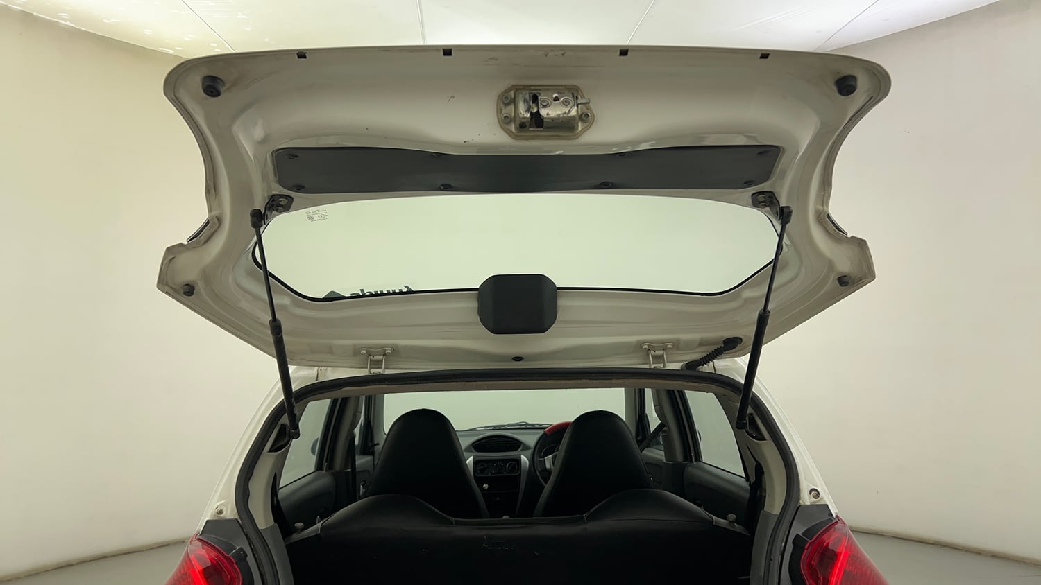Used 2014 Maruti Suzuki Alto 800 Lxi Petrol Manual interior DICKY DOOR OPEN VIEW