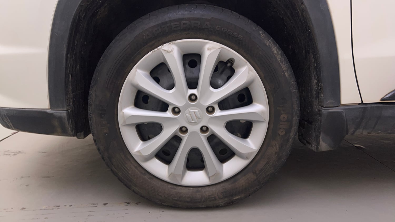 Used 2024 Maruti Suzuki Grand Vitara Delta Smart Hybrid Petrol Manual tyres LEFT FRONT TYRE RIM VIEW