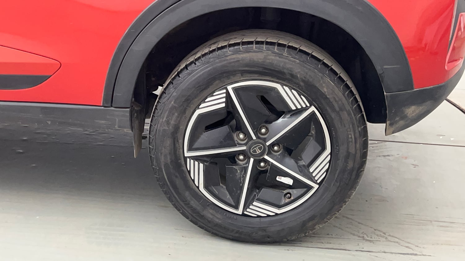 Used 2023 Tata Nexon Fearless 1.2 Revotron Petrol 6MT DT Petrol Manual tyres LEFT REAR TYRE RIM VIEW