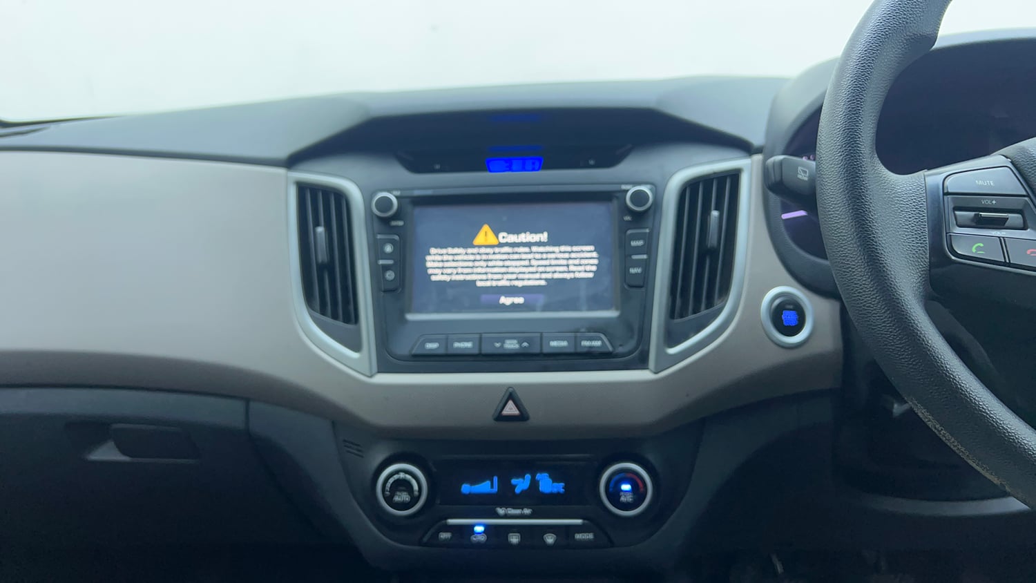 Used 2016 Hyundai Creta 1.6 SX Plus Petrol Petrol Manual top_features Integrated (in-dash) music system