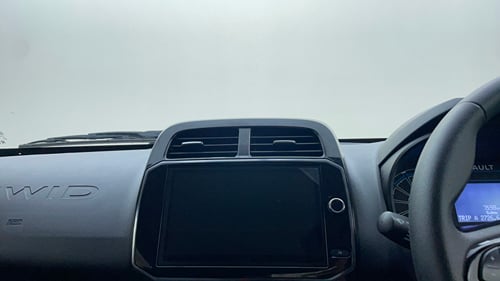 Used 2024 Renault Kwid RXT 1.0L Petrol Manual top_features Touch screen infotainment system