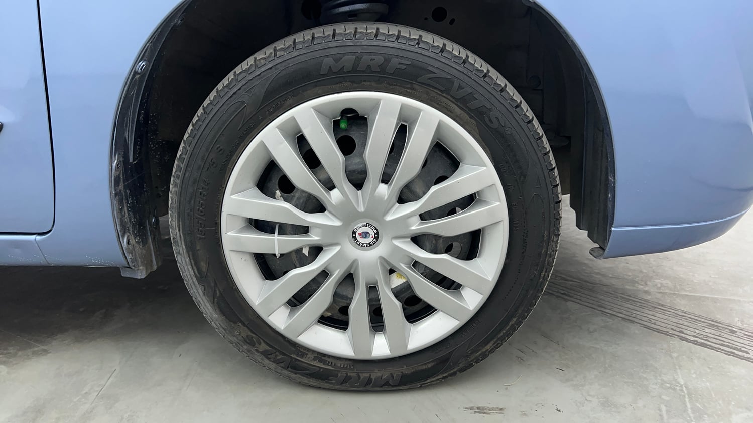 Used 2012 Maruti Suzuki Wagon R 1.0 VXi Petrol Manual tyres RIGHT FRONT TYRE RIM VIEW