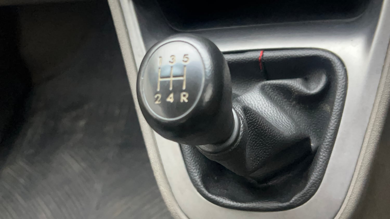 Used 2014 Hyundai i10 Sportz 1.1 iRDE2 Petrol Manual interior GEAR  KNOB VIEW