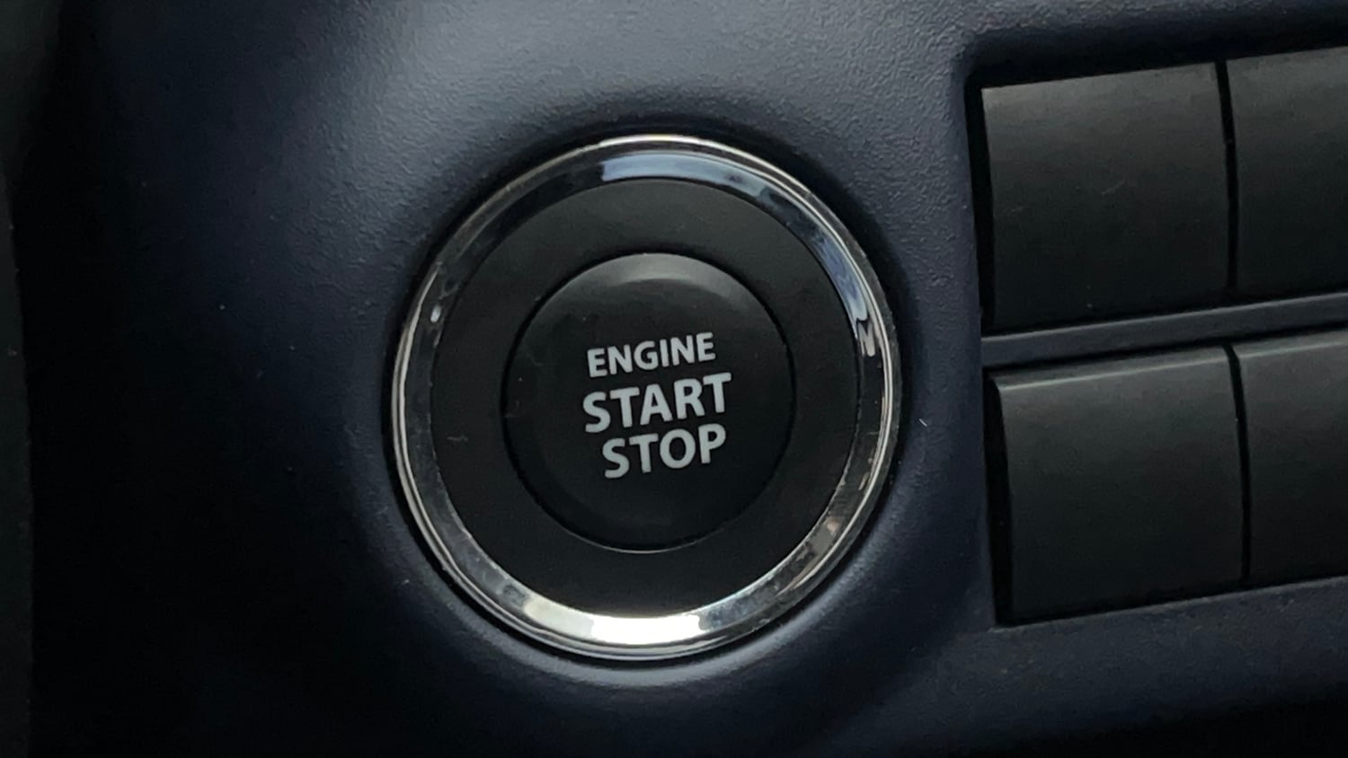 Used 2025 Maruti Suzuki Baleno Zeta MT Petrol Manual top_features Keyless start