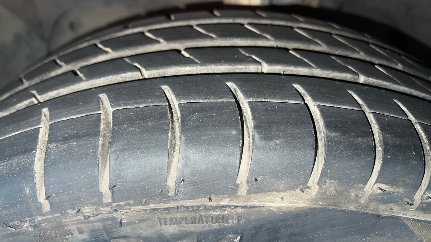 Used 2015 Ford Figo Aspire Titanium 1.5 Ti-VCT AT Petrol Automatic tyres LEFT FRONT TYRE TREAD VIEW