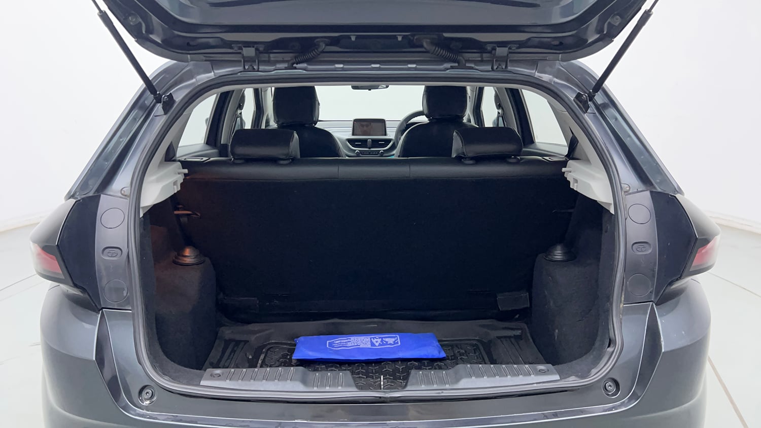 Used 2021 Tata Altroz XZ Petrol Petrol Manual interior DICKY INSIDE VIEW