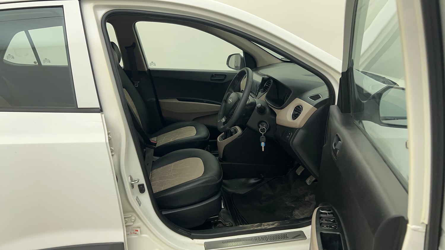 Used 2015 Hyundai Grand i10 Magna 1.2 Kappa VTVT Petrol Manual interior RIGHT SIDE FRONT DOOR CABIN VIEW