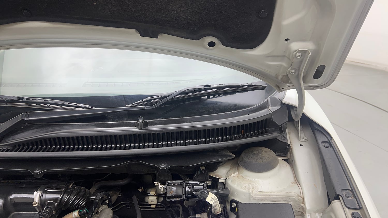 Used 2021 Maruti Suzuki Baleno Zeta Automatic Petrol Automatic engine ENGINE LEFT SIDE HINGE & APRON VIEW