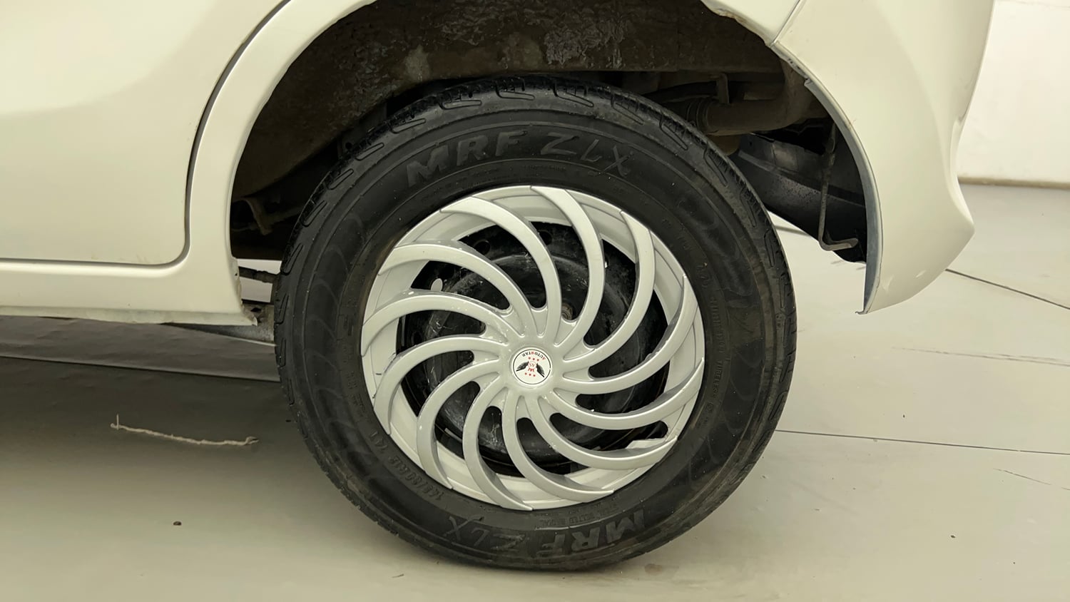 Used 2014 Maruti Suzuki Alto 800 Lxi Petrol Manual tyres LEFT REAR TYRE RIM VIEW