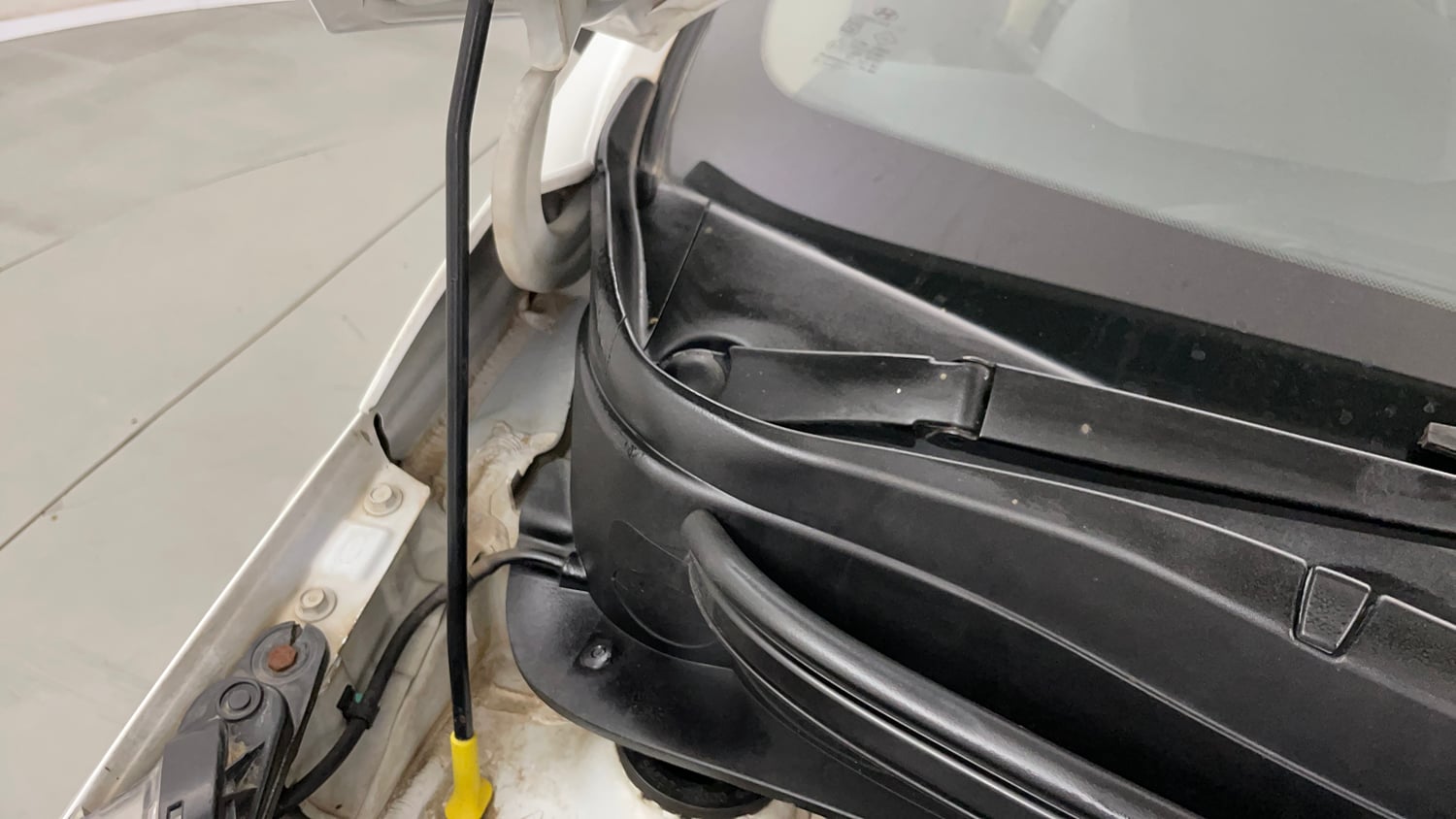 Used 2019 Hyundai Grand i10 Magna 1.2 Kappa VTVT Petrol Manual engine ENGINE RIGHT SIDE HINGE & APRON VIEW