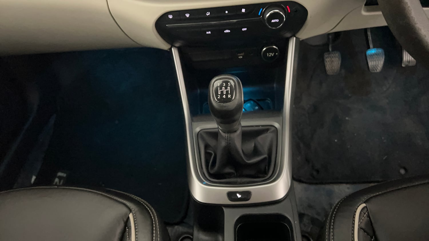 Used 2021 Tata Altroz XZ Petrol Petrol Manual interior GEAR  KNOB VIEW