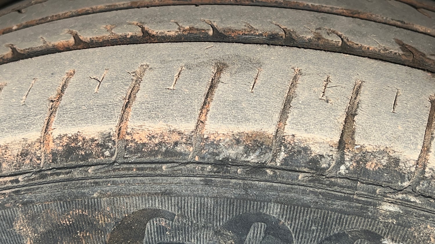Used 2022 Maruti Suzuki Ciaz Delta 1.5 Petrol Manual tyres RIGHT FRONT TYRE TREAD VIEW