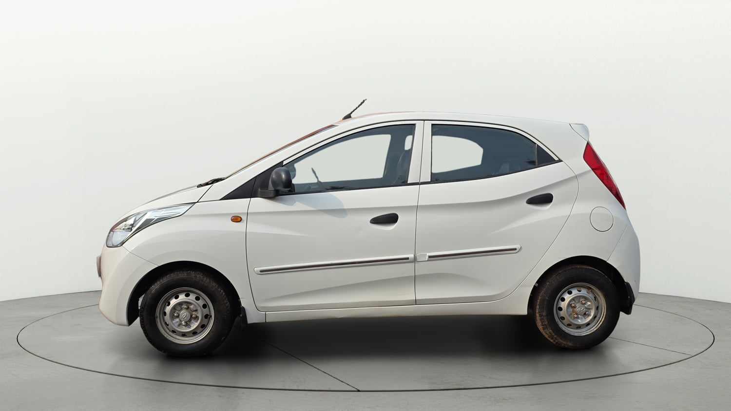 Used 2014 Hyundai Eon Era + Petrol Manual exterior LEFT SIDE VIEW