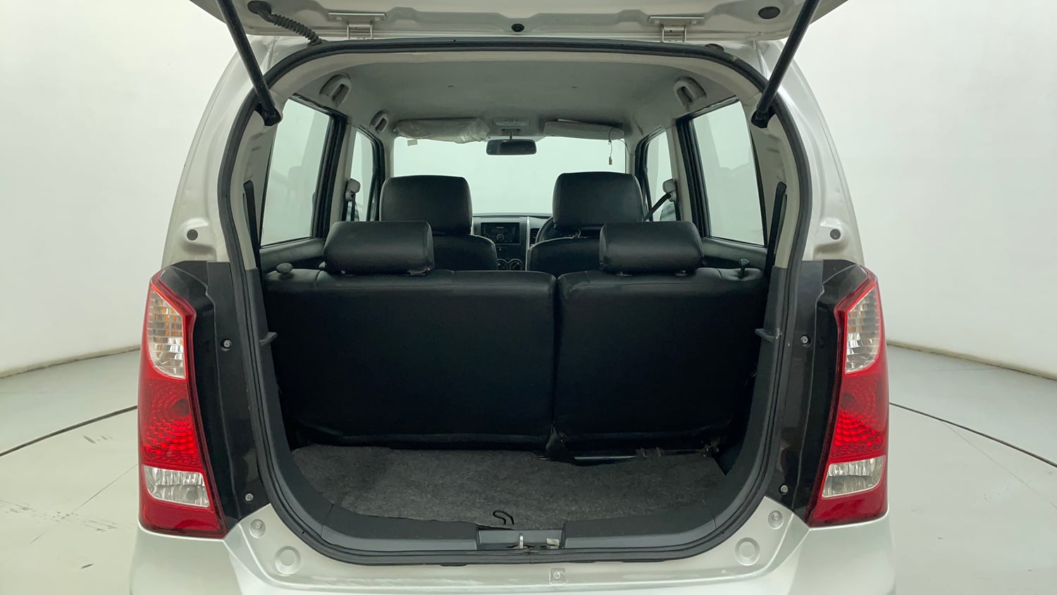 Used 2012 Maruti Suzuki Wagon R LXi Petrol Manual interior DICKY INSIDE VIEW