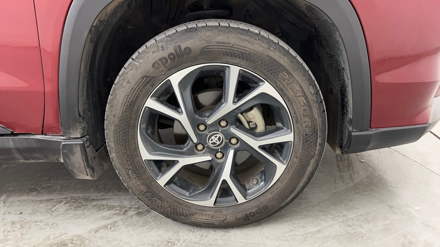 Used 2023 Toyota Urban Cruiser Hyryder V Hybrid Hybrid Automatic tyres RIGHT FRONT TYRE RIM VIEW