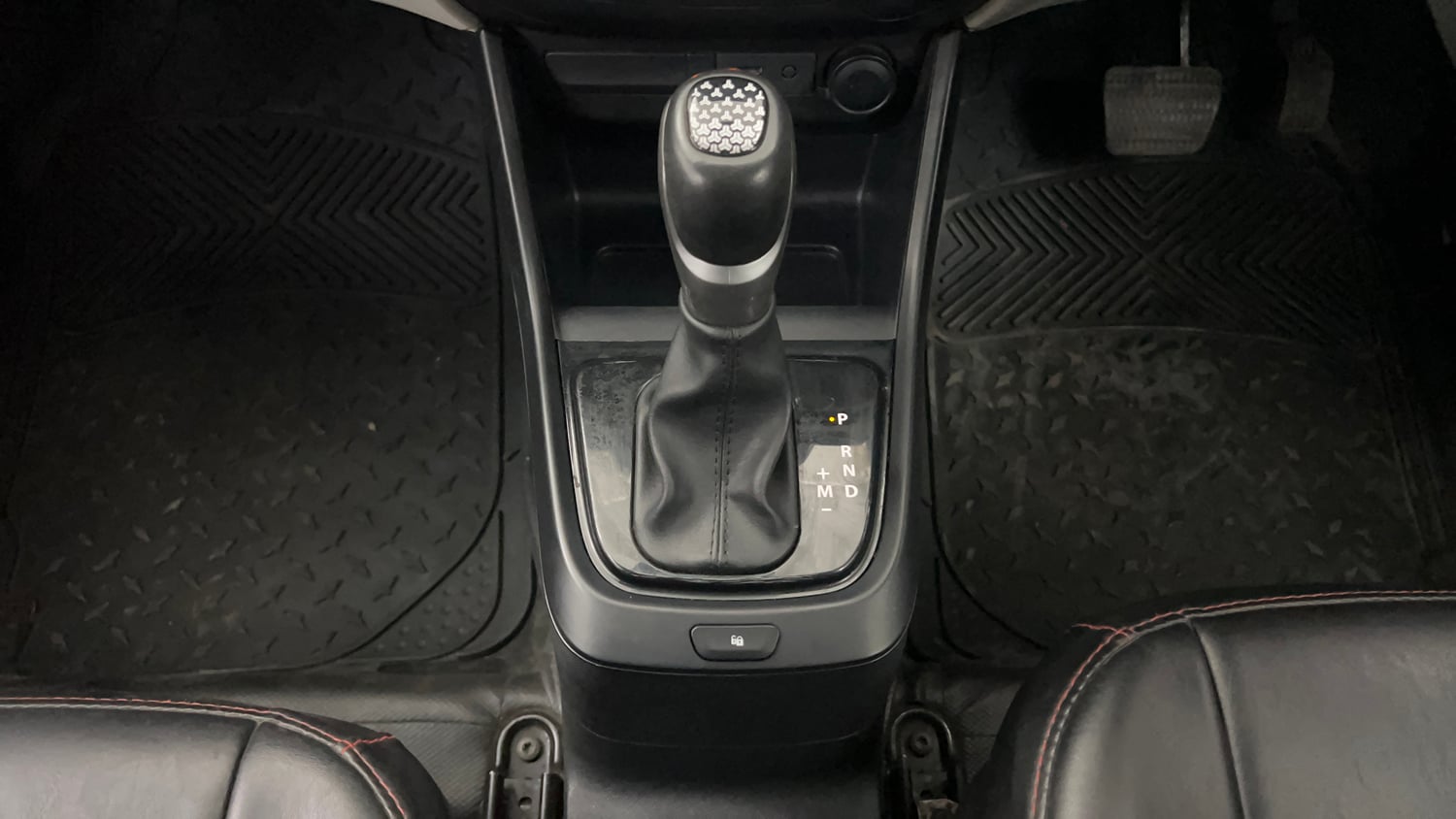 Used 2022 Tata Altroz XTA Petrol Petrol Automatic interior GEAR  KNOB VIEW