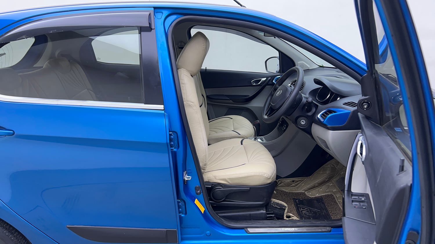 Used 2019 Tata Tiago Revotron XZA Plus Petrol Automatic interior RIGHT SIDE FRONT DOOR CABIN VIEW