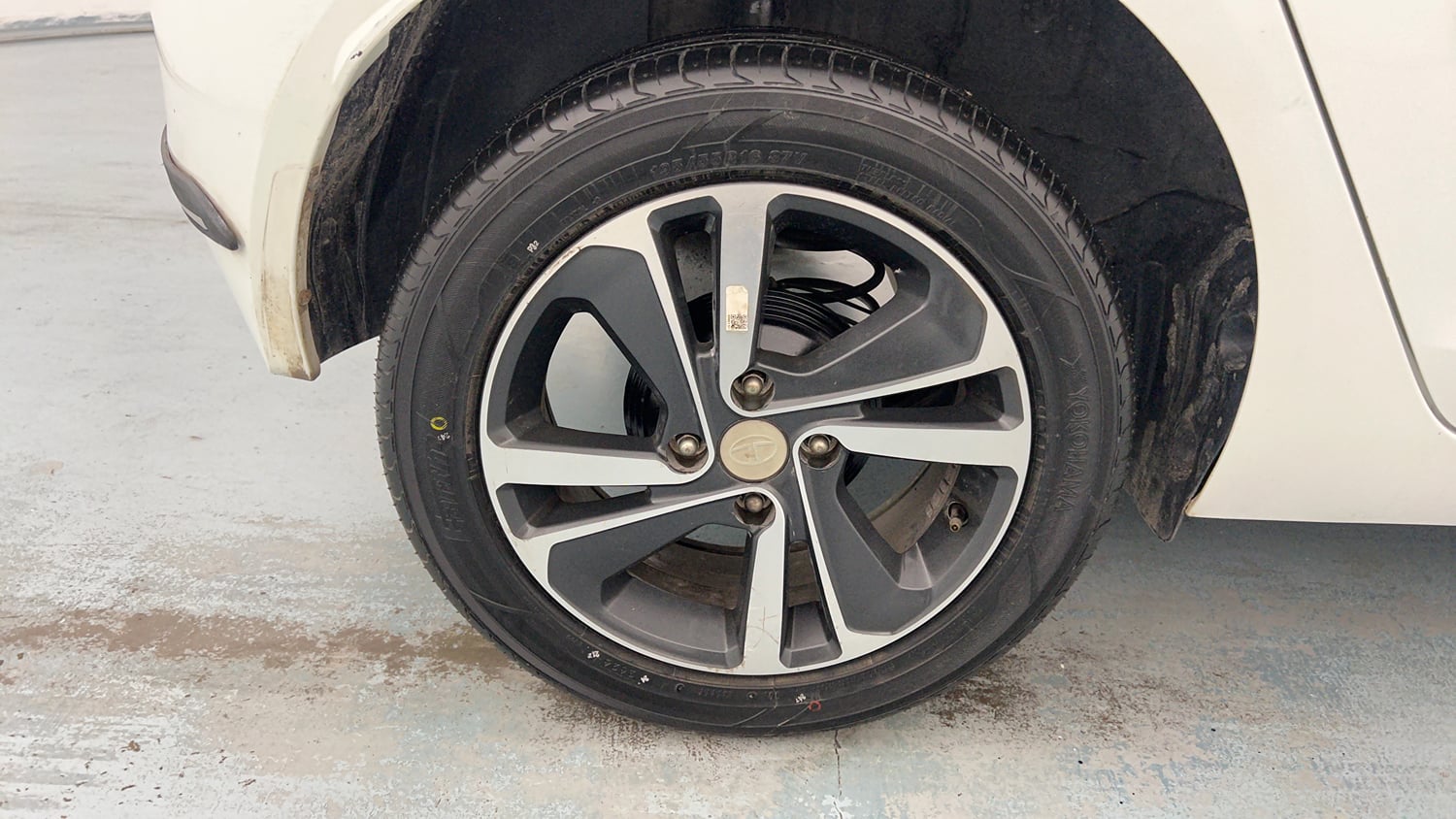 Used 2021 Tata Altroz XZ Petrol Petrol Manual tyres RIGHT REAR TYRE RIM VIEW