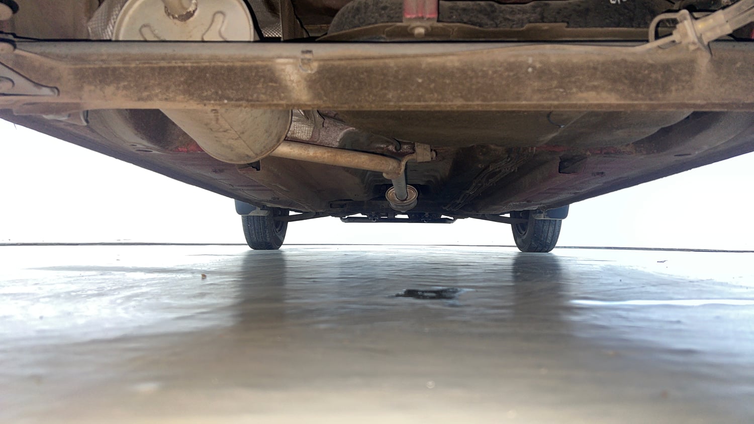 Used 2016 Renault Kwid RXT Petrol Manual extra REAR UNDERBODY VIEW (TAKEN FROM REAR)
