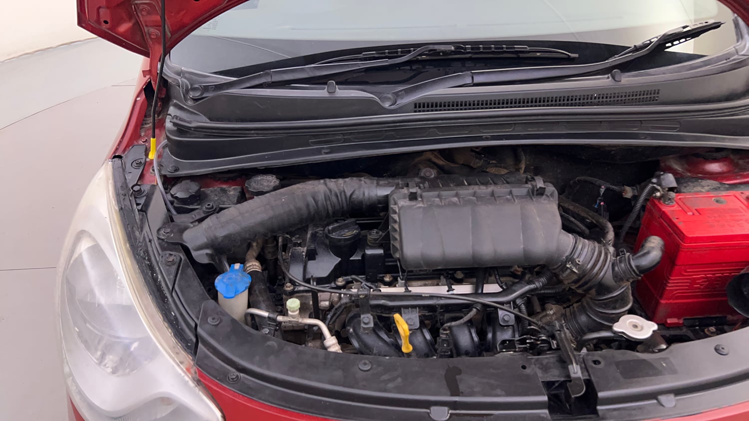 Used 2012 Hyundai i10 Magna 1.2 Kappa2 Petrol Manual engine ENGINE RIGHT SIDE HINGE & APRON VIEW