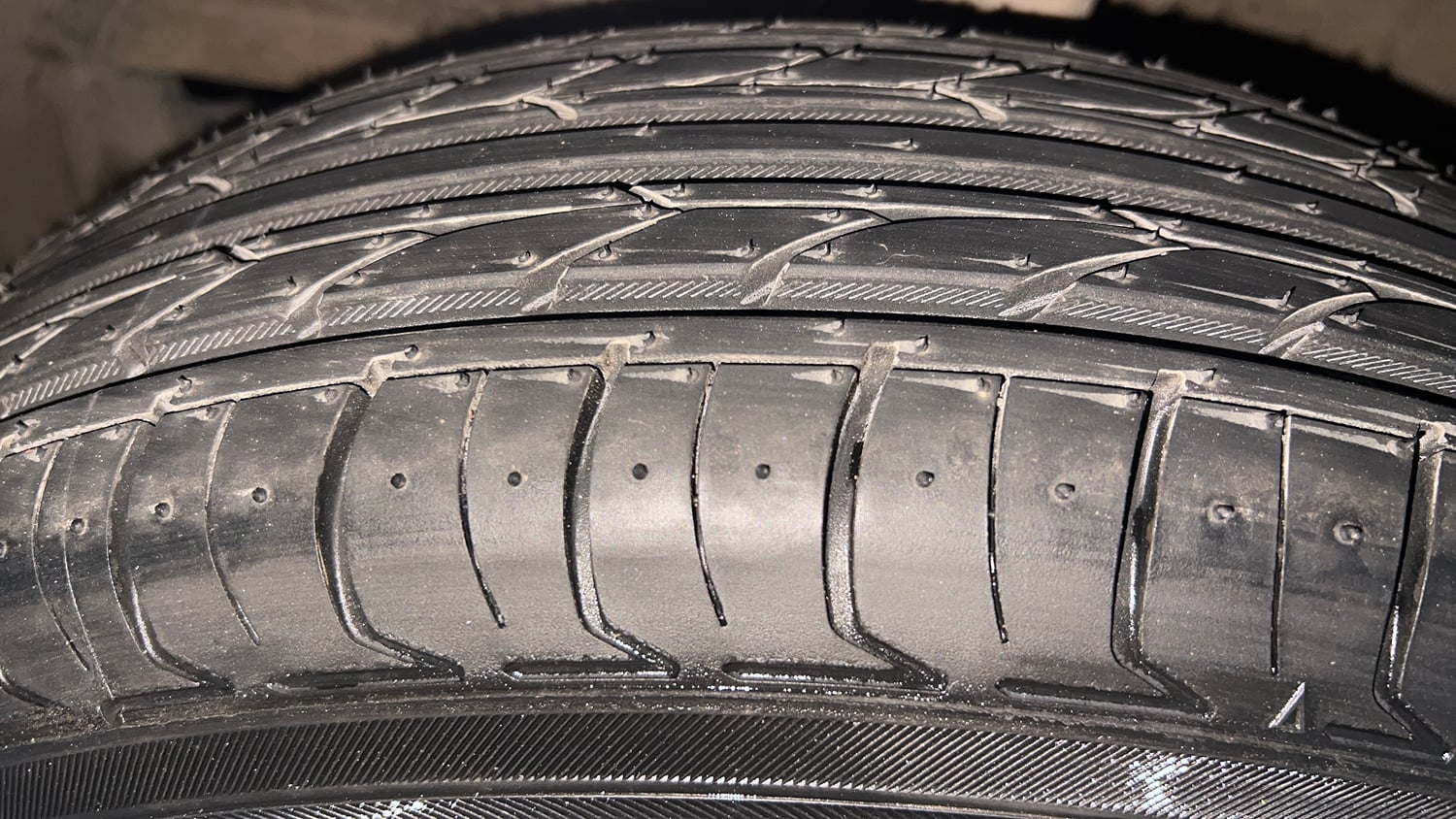 Used 2022 Maruti Suzuki Dzire VXi Petrol Manual tyres LEFT FRONT TYRE TREAD VIEW