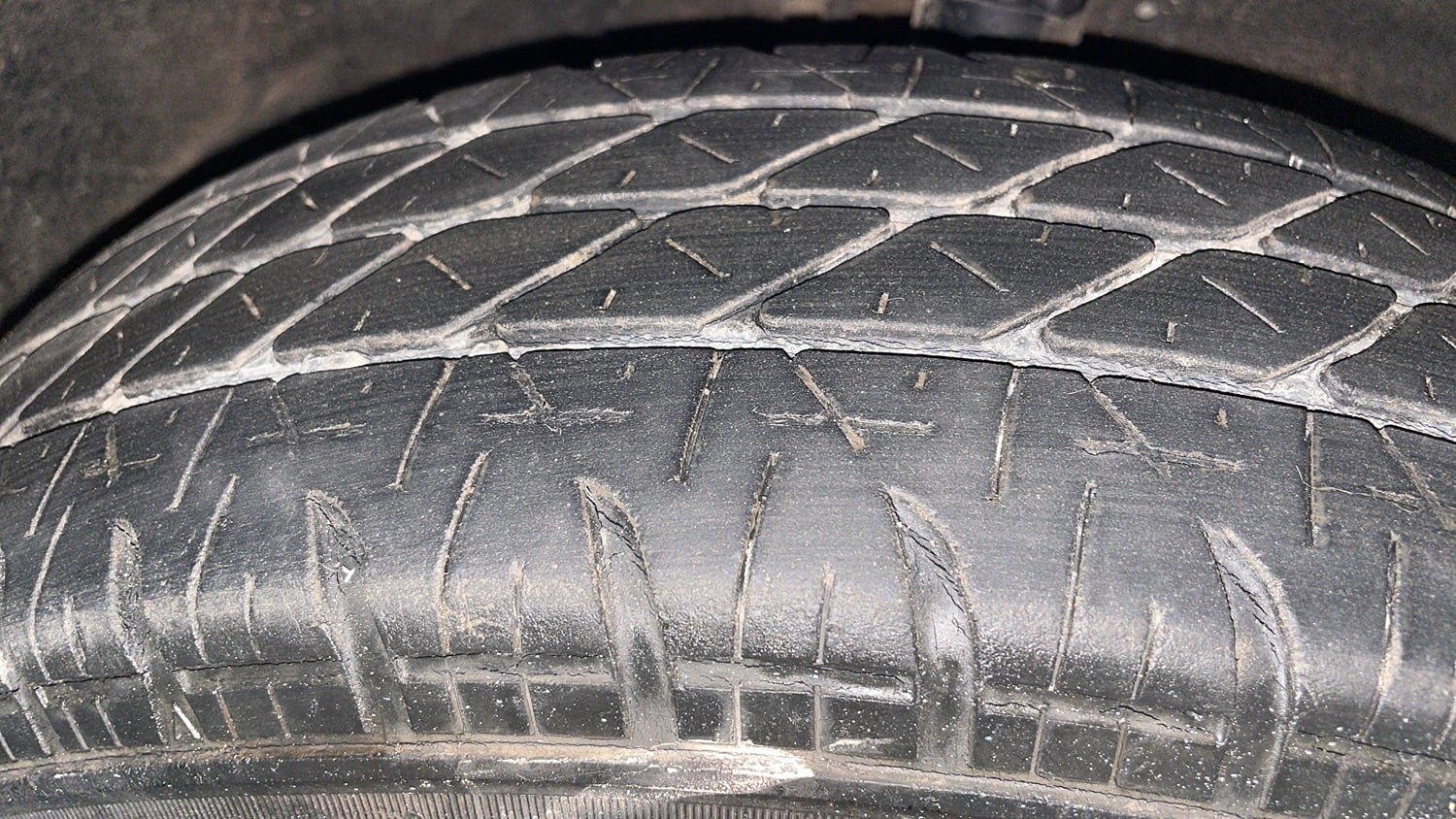 Used 2012 Maruti Suzuki Swift VXi Petrol Manual tyres RIGHT FRONT TYRE TREAD VIEW