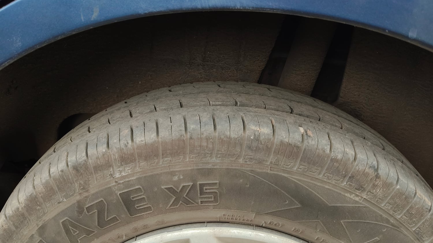 Used 2017 Maruti Suzuki Dzire VXi AMT Petrol Automatic tyres LEFT REAR TYRE TREAD VIEW