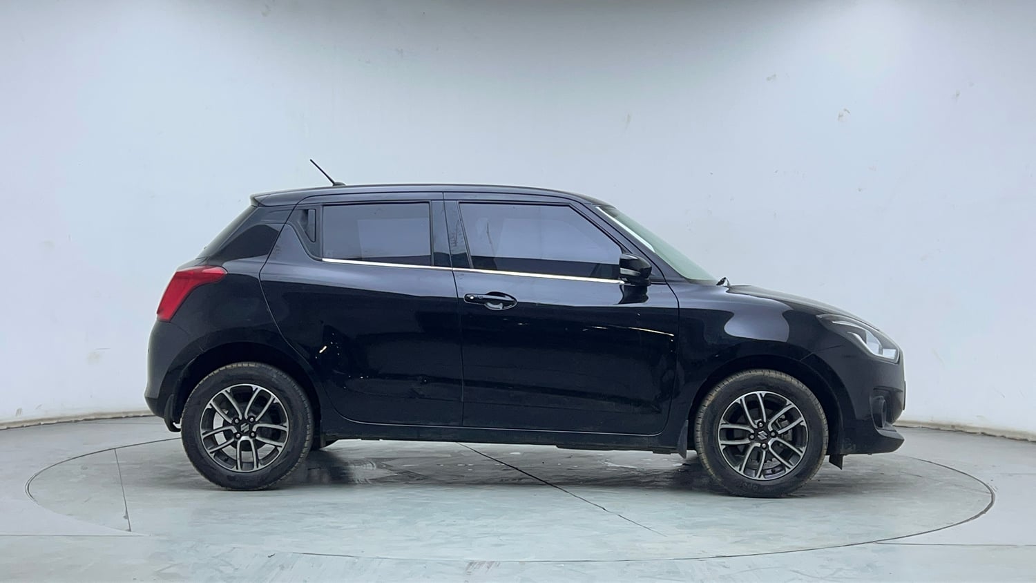 Used 2023 Maruti Suzuki Swift ZXi Plus AMT Petrol Automatic exterior RIGHT SIDE VIEW