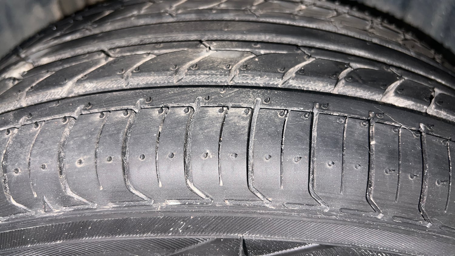 Used 2023 Maruti Suzuki Baleno Alpha AGS Petrol Automatic tyres RIGHT REAR TYRE TREAD VIEW