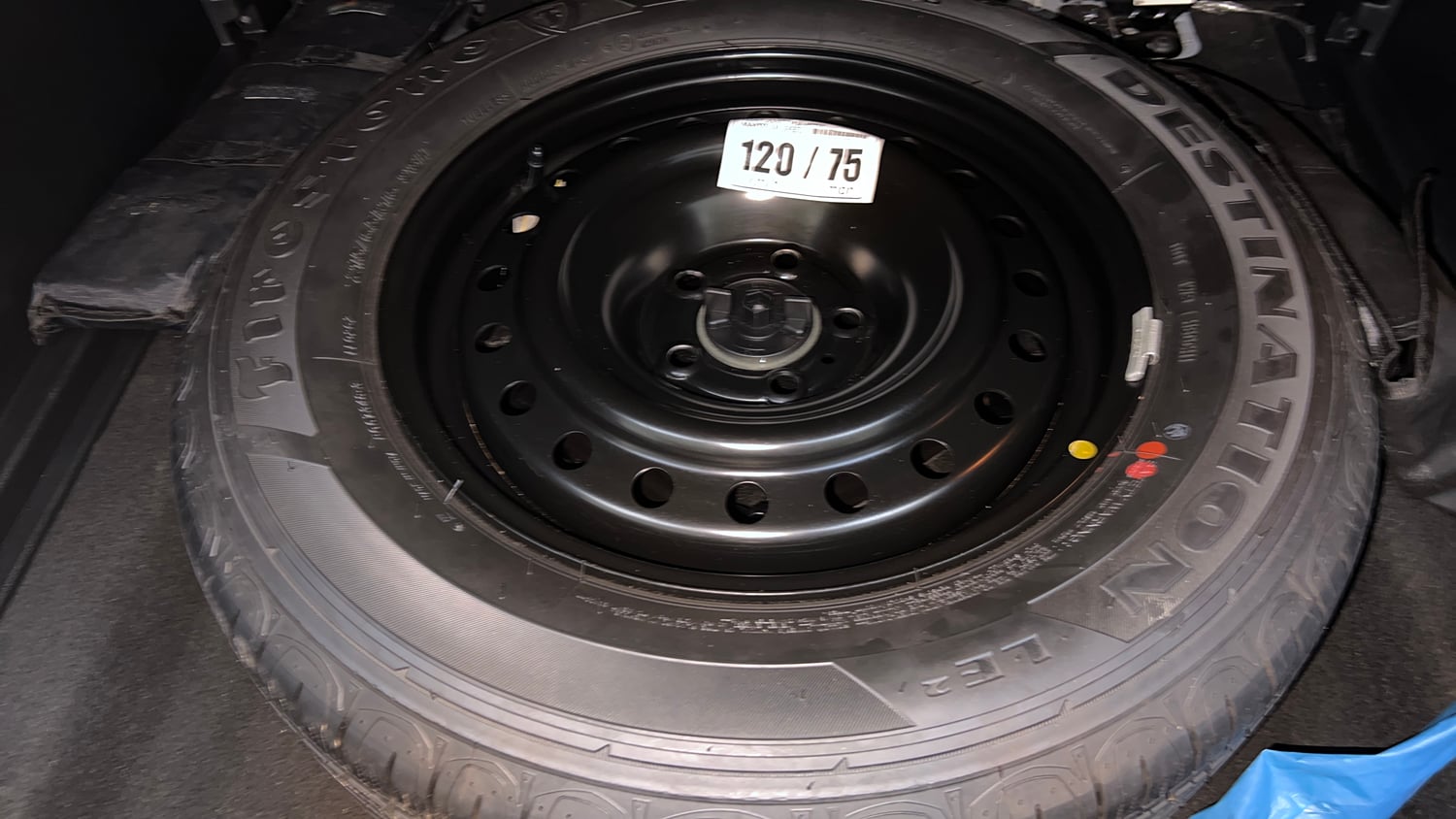 Used 2024 Jeep Compass Limited (O) 2.0 Diesel Diesel Manual tyres SPARE TYRE VIEW